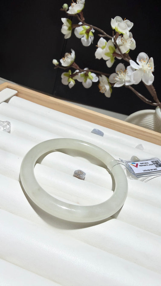 Natural White Nephrite Jade Bangle | Classic Elegance