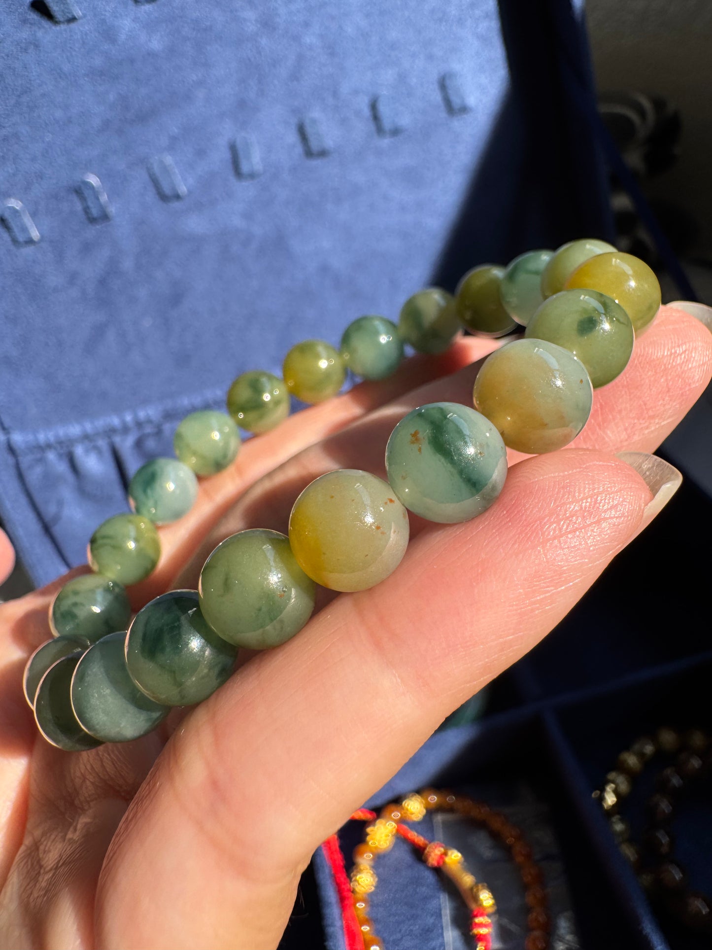 "Golden Vein Harmony" Jade Bracelet - Lục Huyết Hoàng Kim