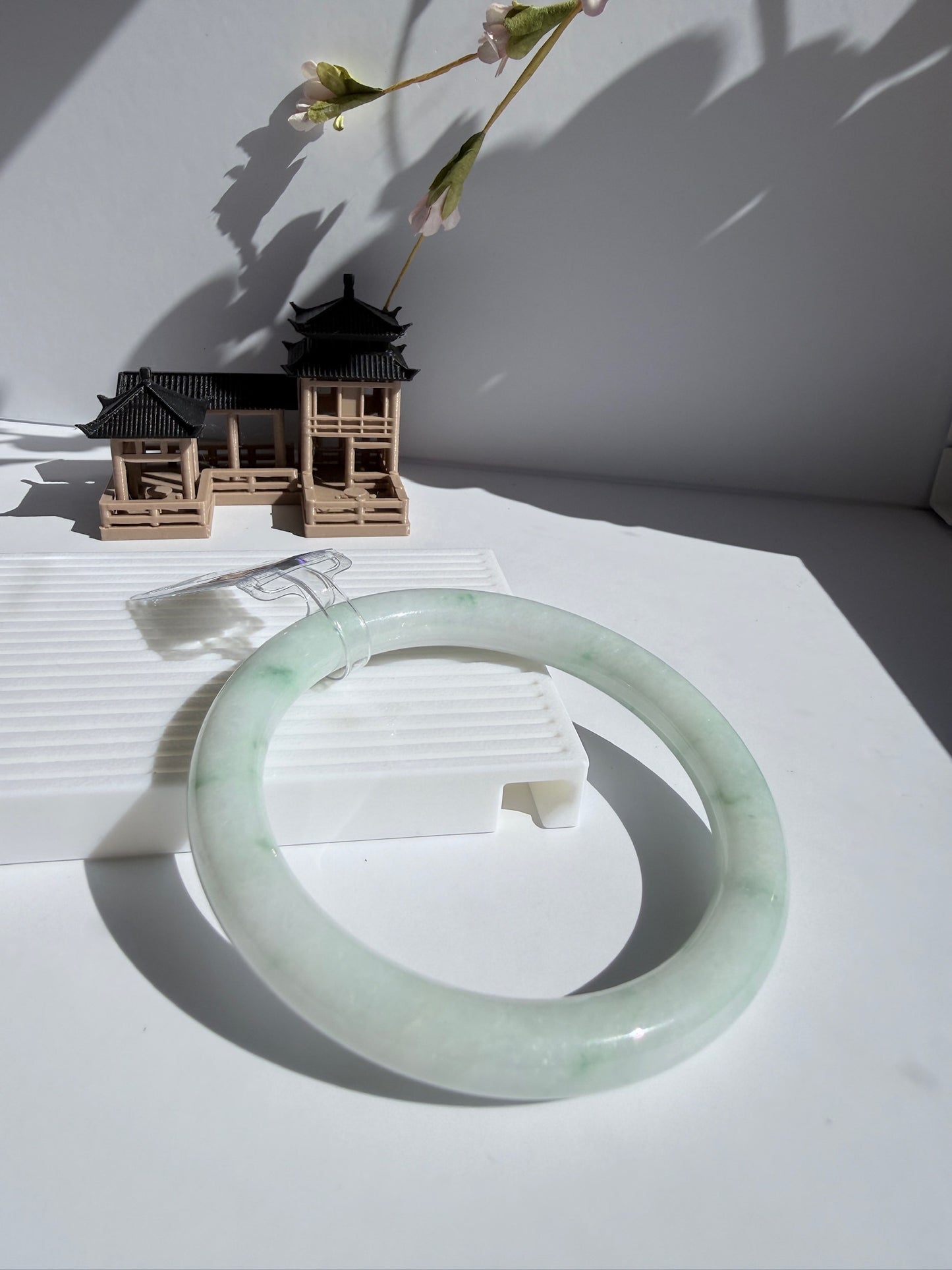 Certified White Grade A Jadeite Jade Bangle - Vòng Bạch Ngọc Lục Hoa Bay (MJJBa01)