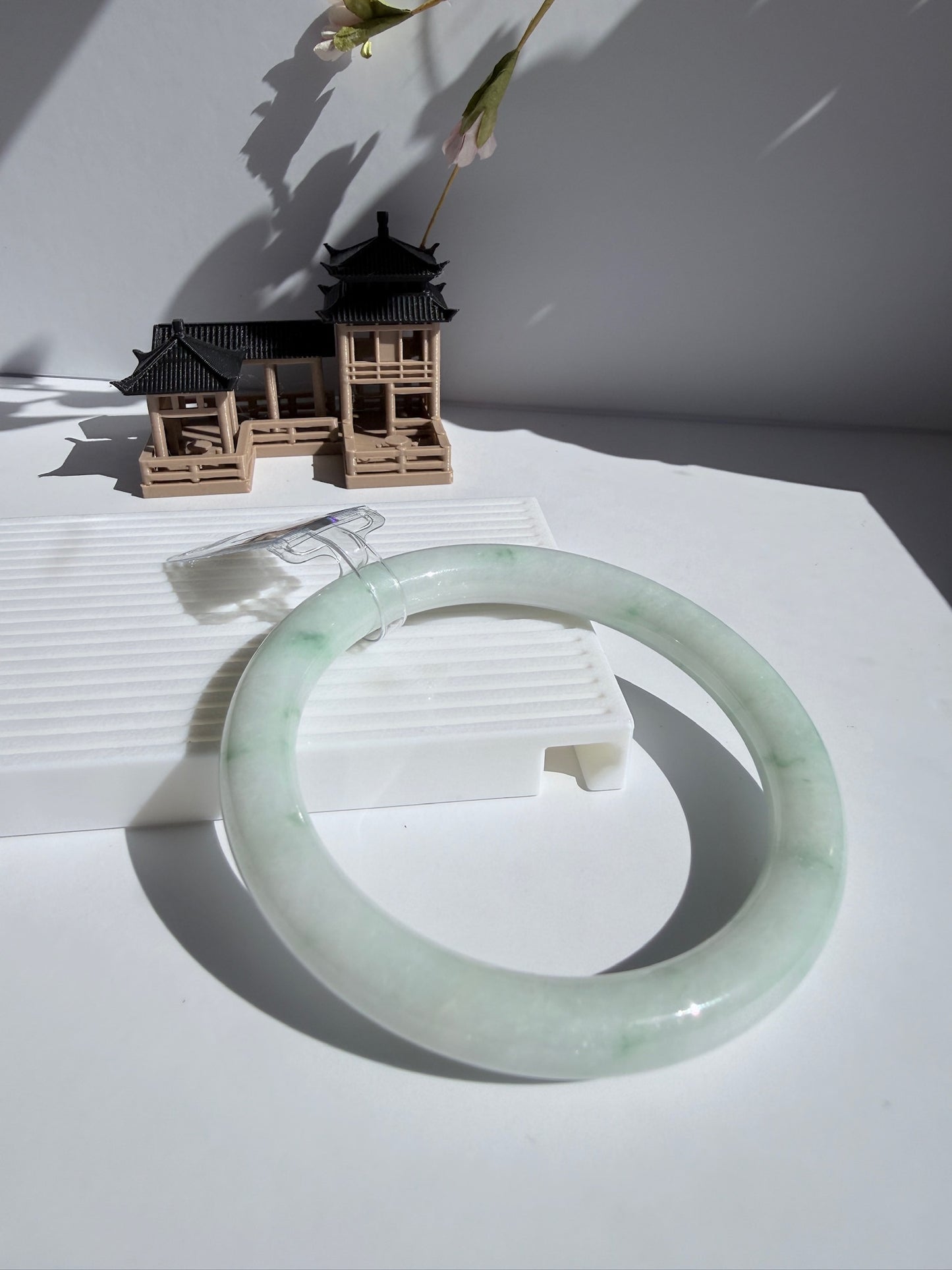 Certified White Grade A Jadeite Jade Bangle - Vòng Bạch Ngọc Lục Hoa Bay (MJJBa01)