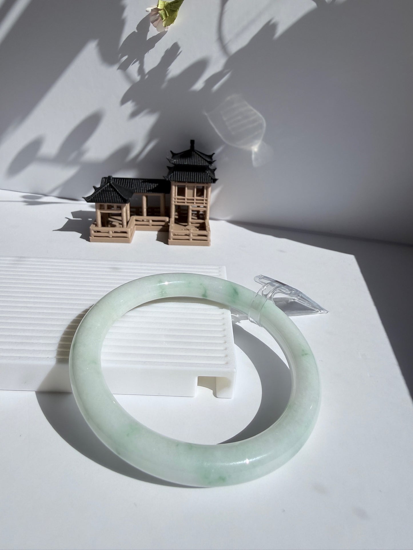 Certified White Grade A Jadeite Jade Bangle - Vòng Bạch Ngọc Lục Hoa Bay (MJJBa01)