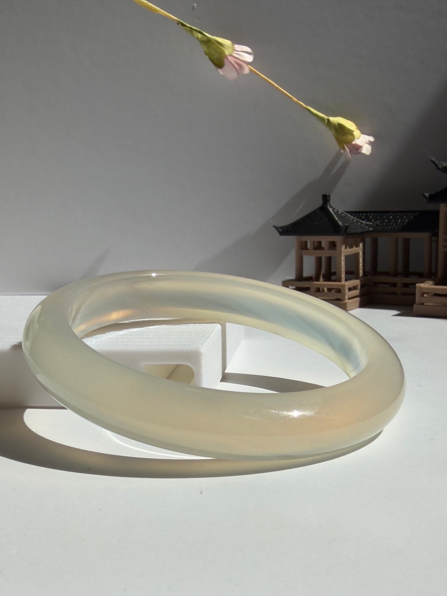 Natural Agate Bangle Warm Ivory Elegance